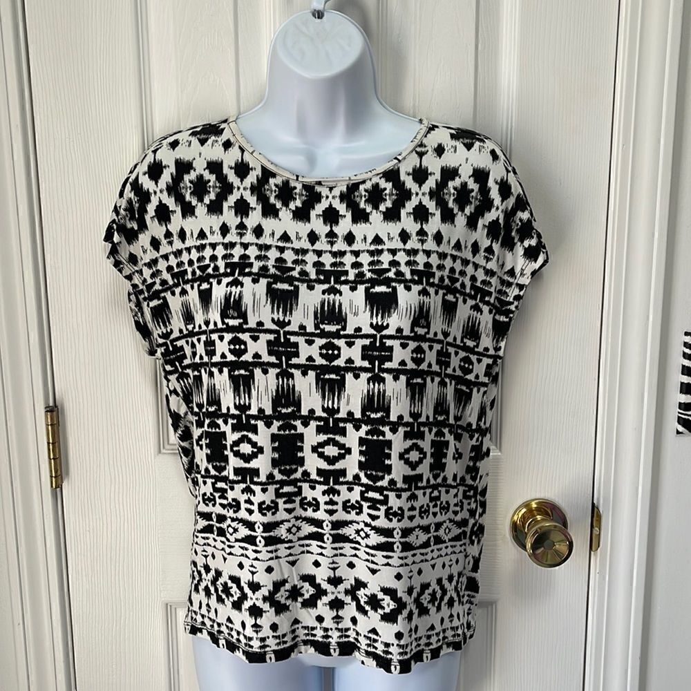 Keyhole back t-shirt